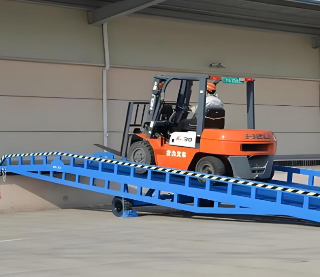 葫芦岛移动式卸货平台（叉车用）